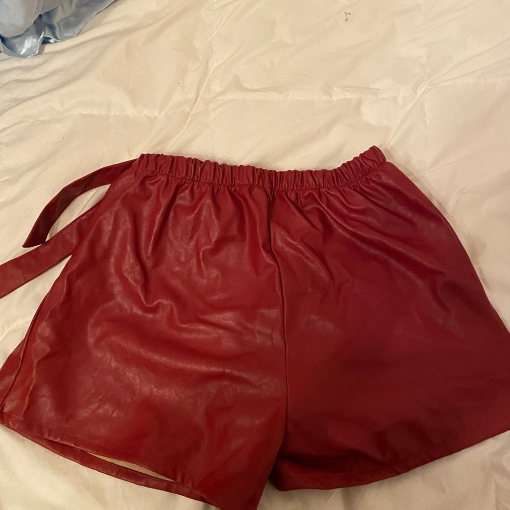 Red skort - Picture 3 of 3